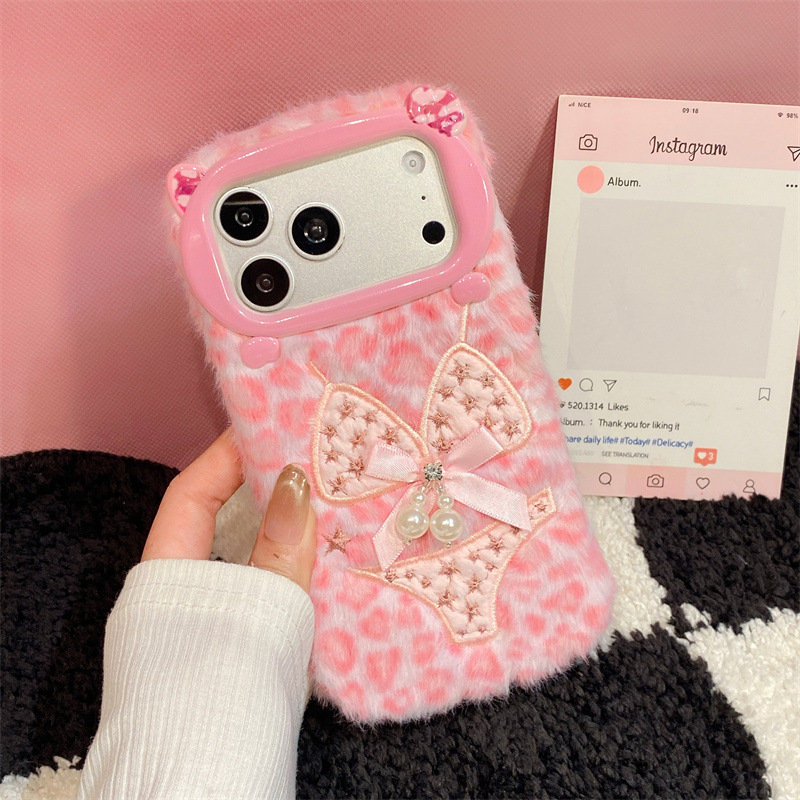 غطاء هاتف بتصميم بيكيني لؤلؤي  - مراجعة Apple Iphone 15 وسعره